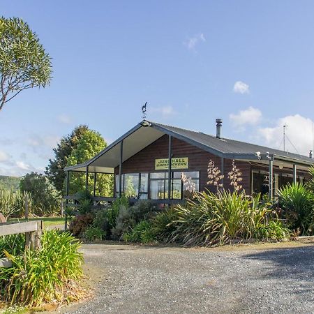 Junohall Backpackers Waitomo Caves Eksteriør bilde