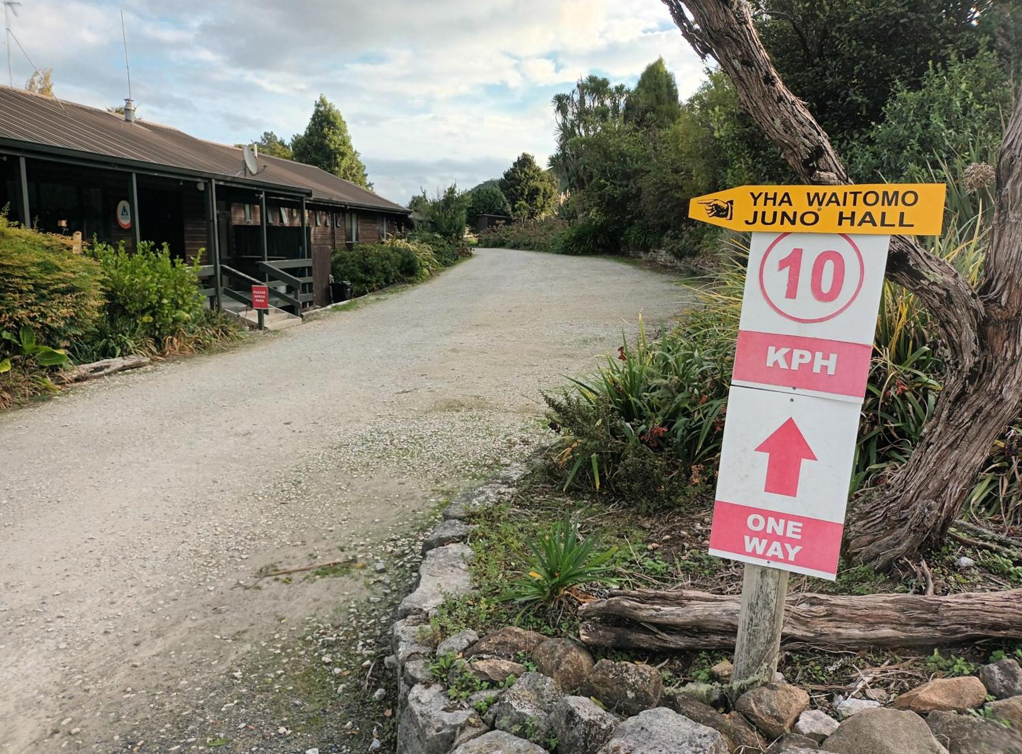 Junohall Backpackers Waitomo Caves Eksteriør bilde